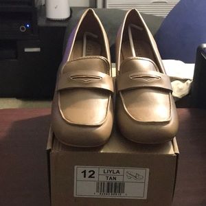 These shoes are new in the box never been worn very good